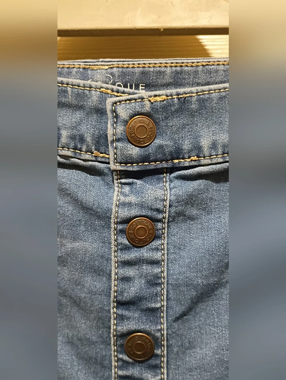 Boutique Plus denim skirt featuring a button-front design 16w GUC